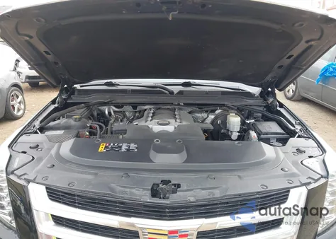 2017 Cadillac Escalade Luxury z USA, uszkodzony, nr VIN 1GYS4BKJ8HR157890